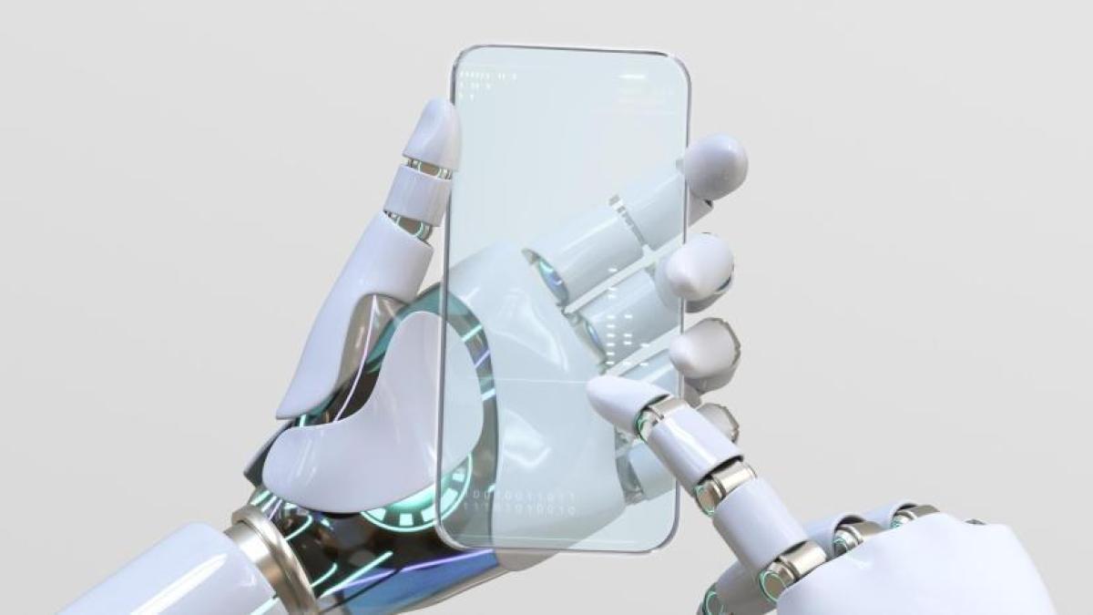 OpenAI y Jony Ive trabajan en un dispositivo de inteligencia artificial sin pantalla