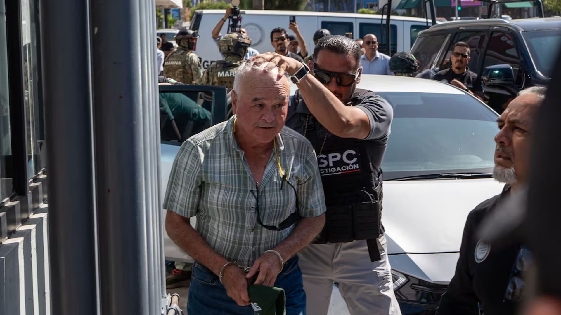 Detienen a Ernesto Ruffo por presunto contrabando de combustible