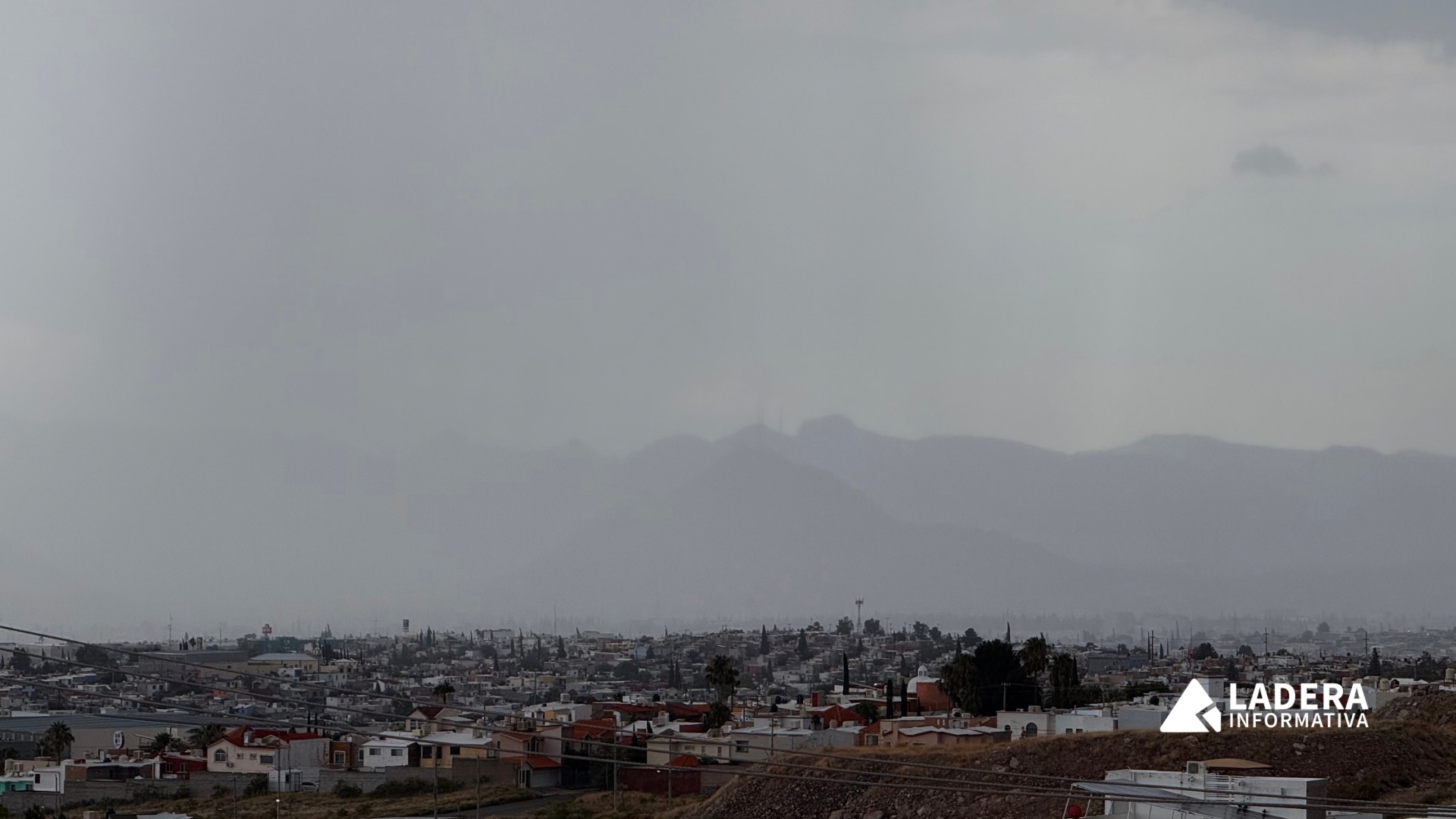 Tormenta cubre el cielo de Chihuahua; lluvias avanzan sobre la ciudad