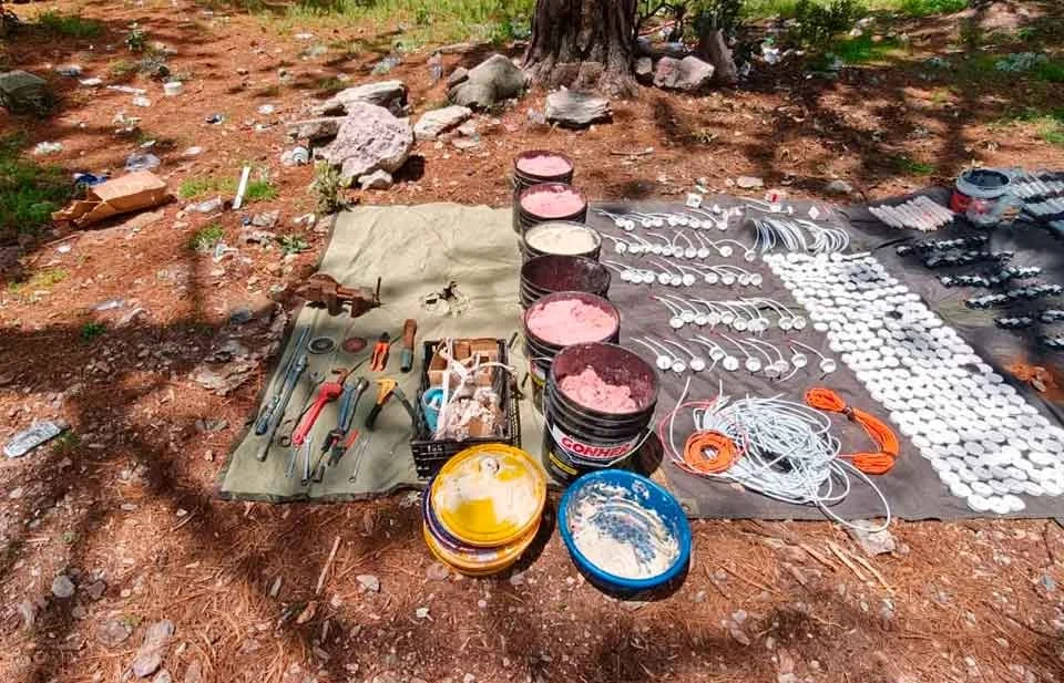 Desmantelan centro de almacenamiento y fabricación de explosivos en Guadalupe y Calvo