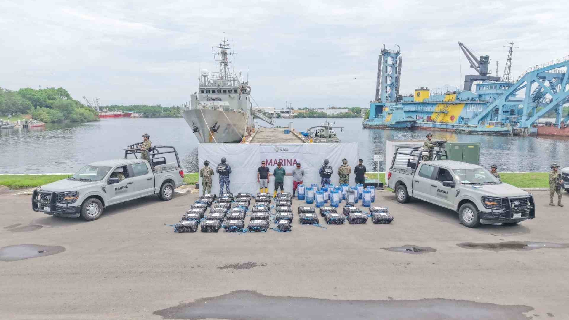 Marina asegura más de una tonelada de presunta cocaína frente a costas de Chiapas